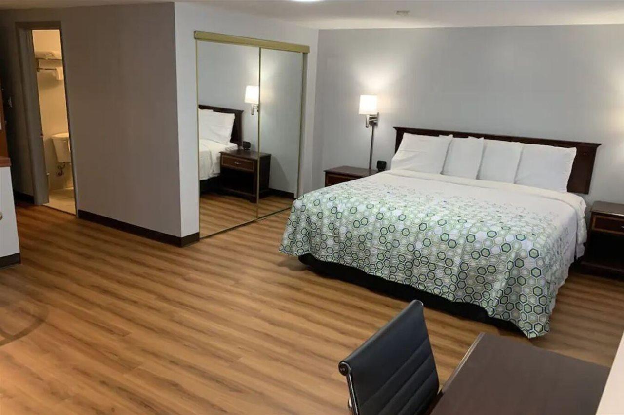 Econo Lodge Inn & Suites Denver Buitenkant foto