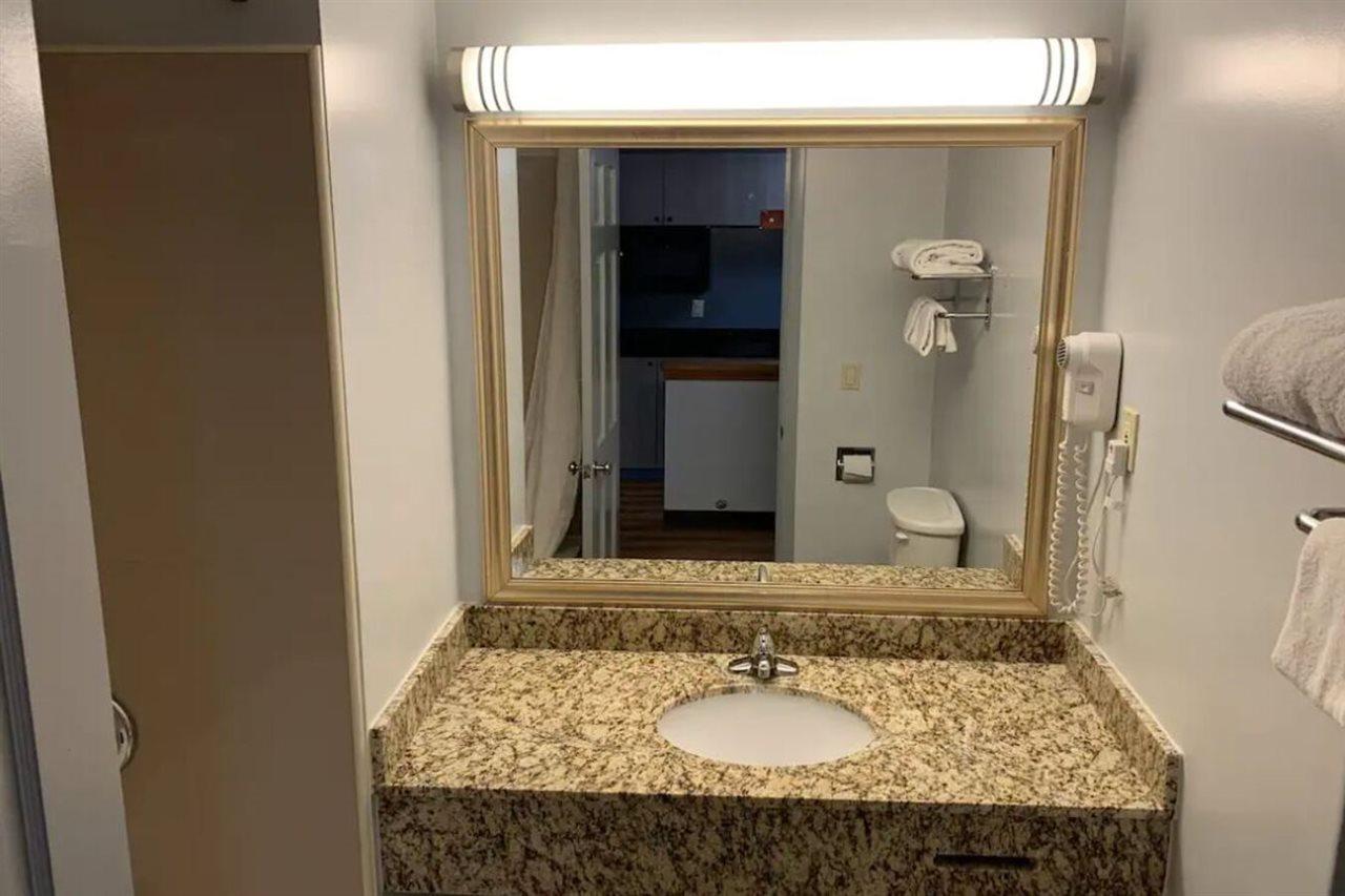 Econo Lodge Inn & Suites Denver Buitenkant foto