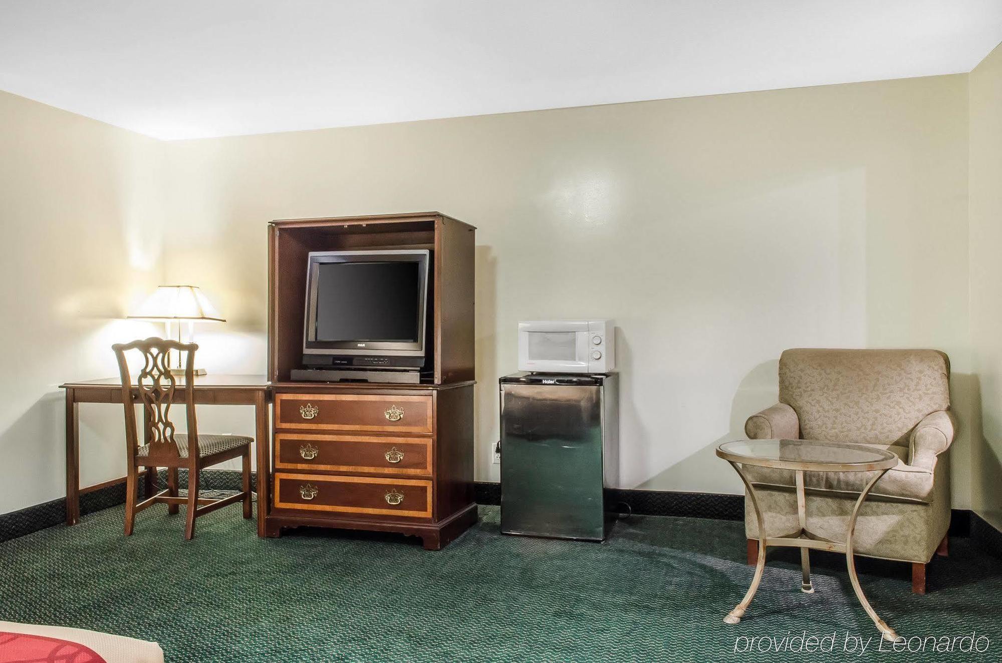 Econo Lodge Inn & Suites Denver Buitenkant foto
