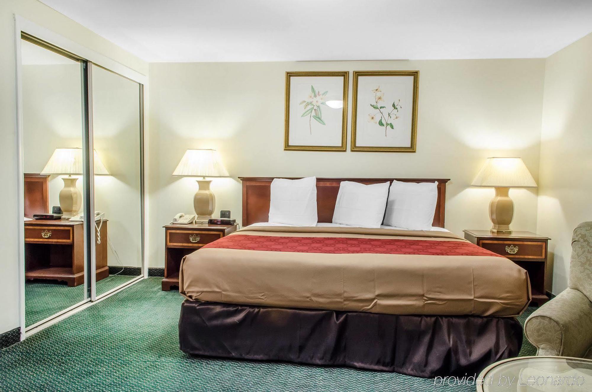 Econo Lodge Inn & Suites Denver Buitenkant foto