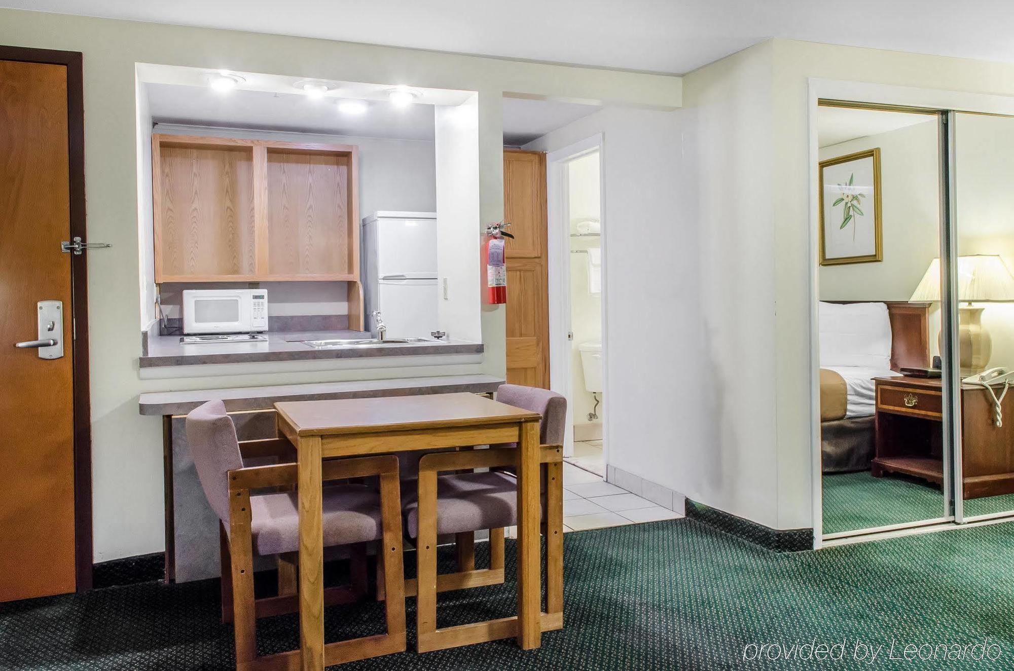Econo Lodge Inn & Suites Denver Buitenkant foto