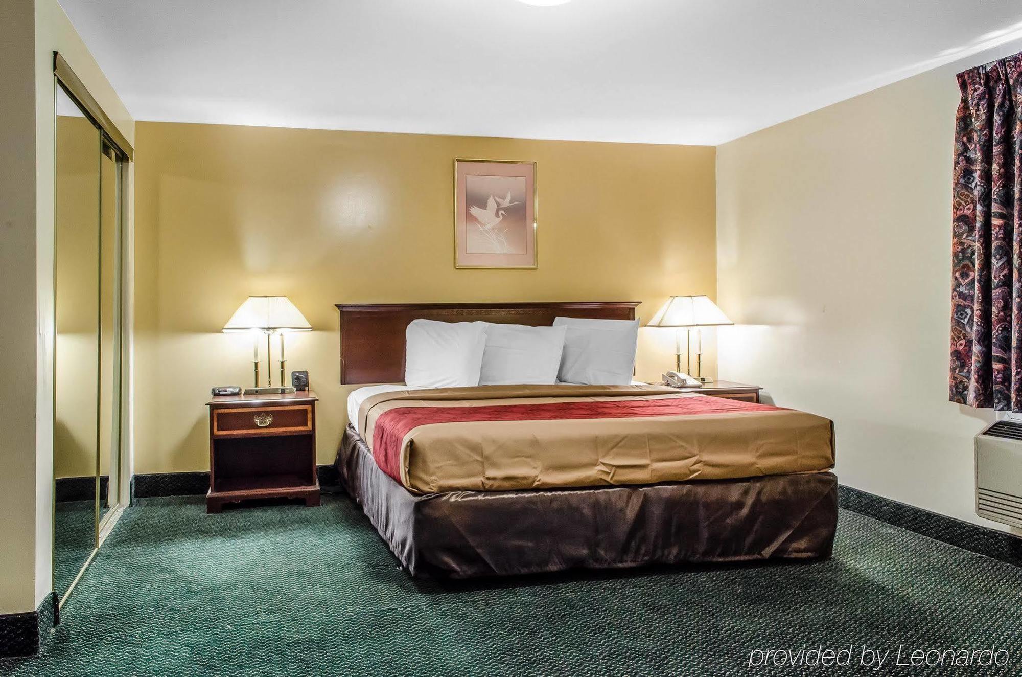 Econo Lodge Inn & Suites Denver Buitenkant foto