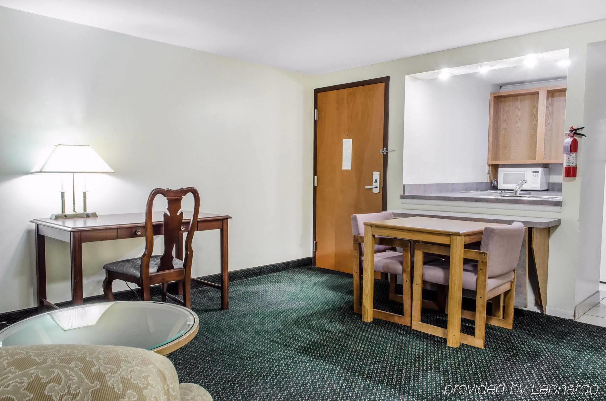Econo Lodge Inn & Suites Denver Buitenkant foto