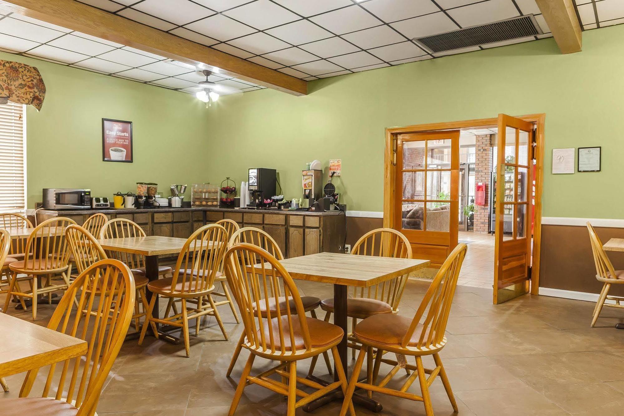 Econo Lodge Inn & Suites Denver Buitenkant foto
