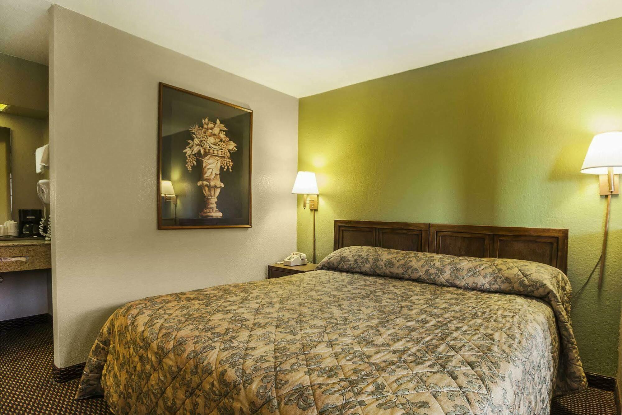 Econo Lodge Inn & Suites Denver Buitenkant foto