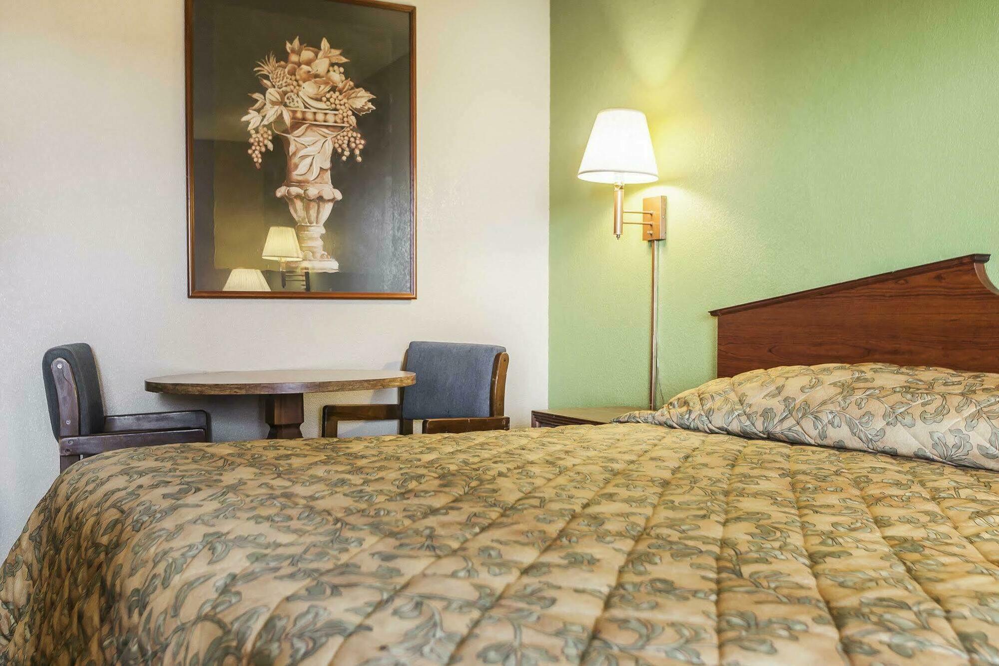 Econo Lodge Inn & Suites Denver Buitenkant foto