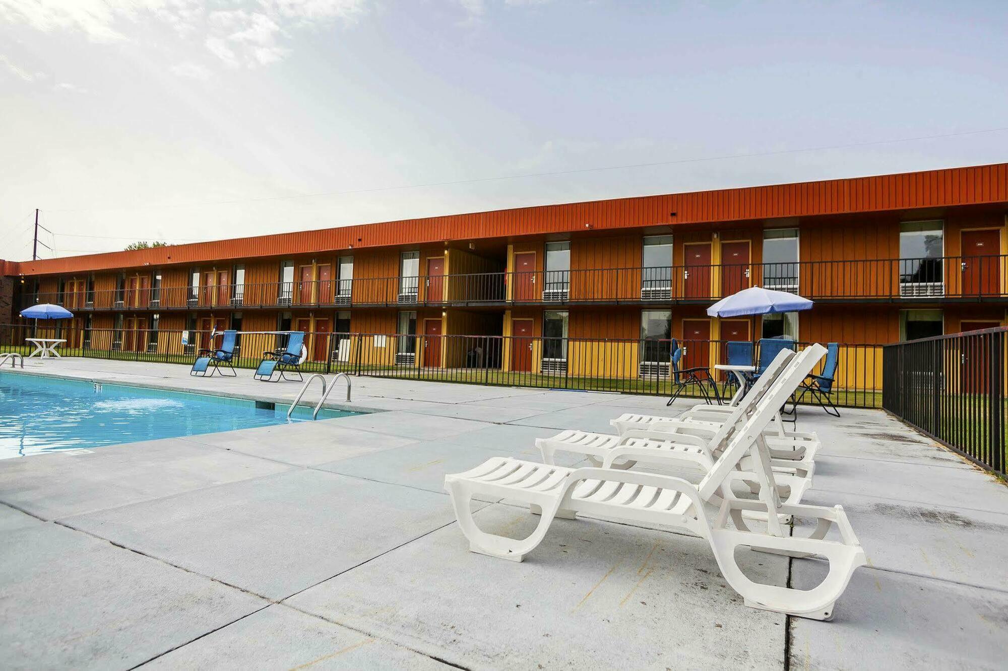 Econo Lodge Inn & Suites Denver Buitenkant foto
