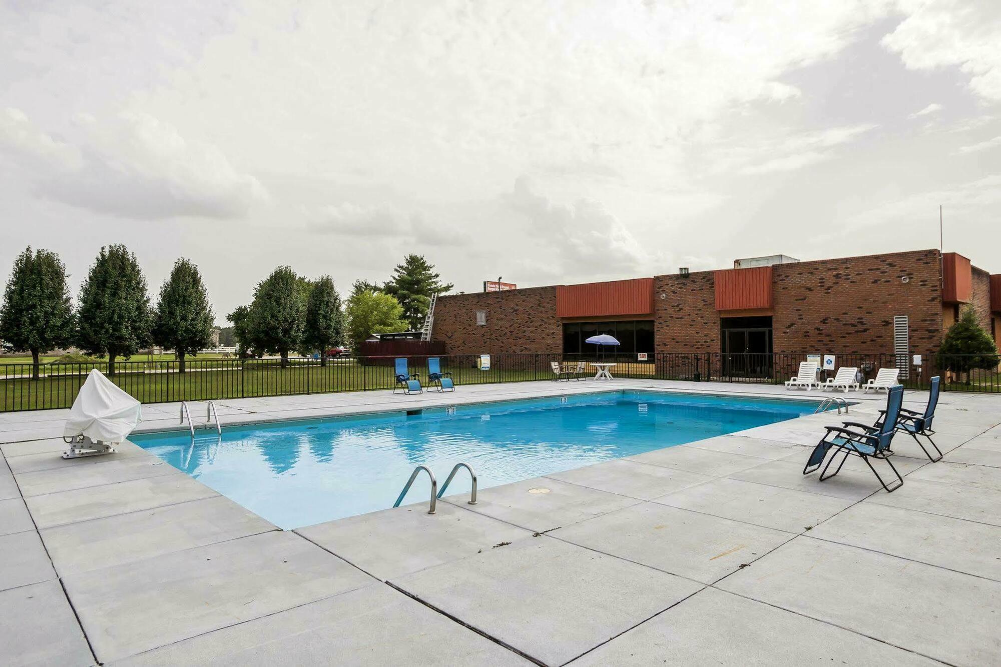 Econo Lodge Inn & Suites Denver Buitenkant foto