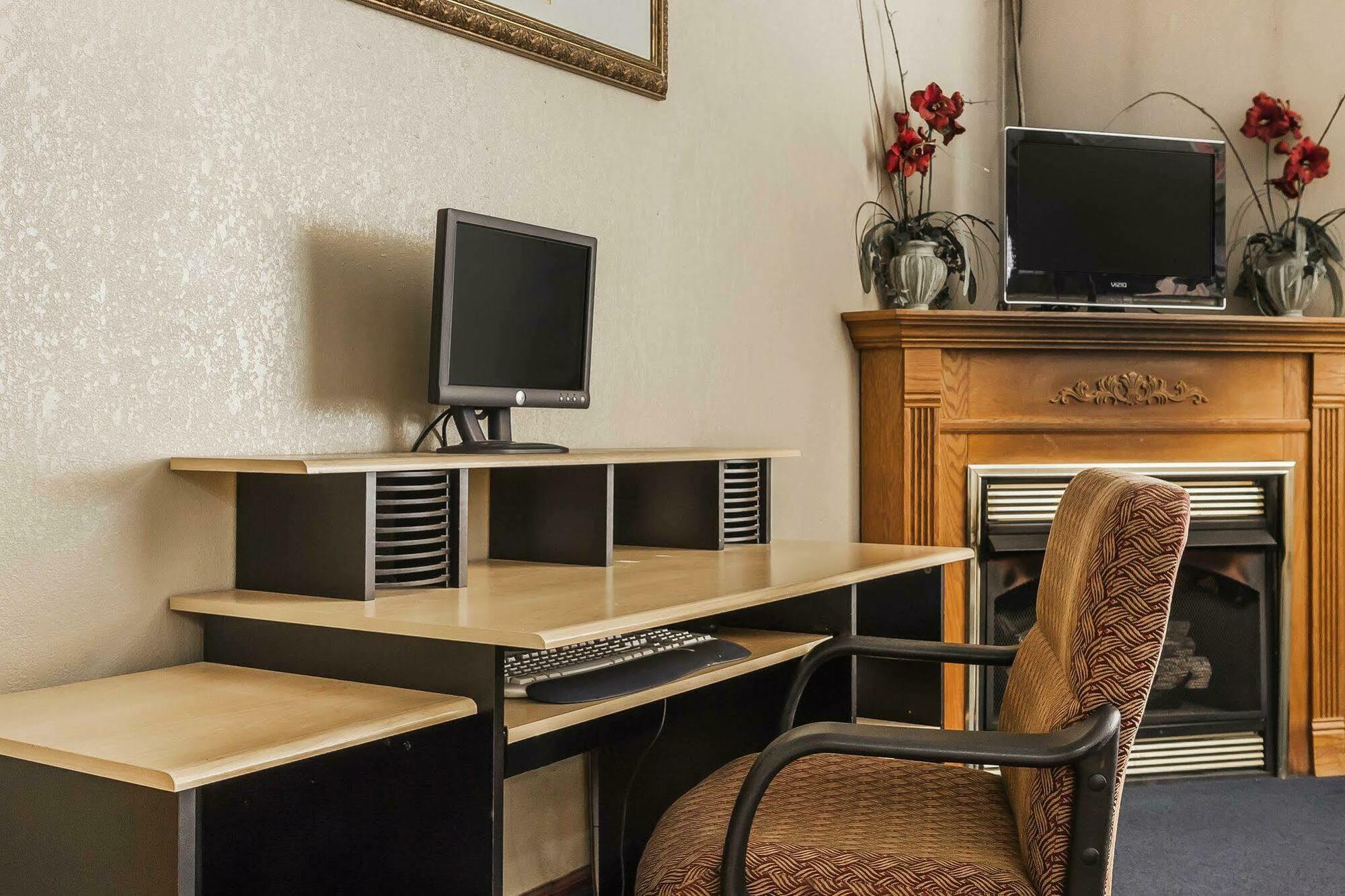 Econo Lodge Inn & Suites Denver Buitenkant foto